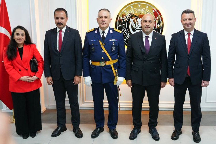 Akhisar’da 29 Ekim Cumhuriyet Bayramı İçin Resmi Bayramlaşma Programı Düzenlendi