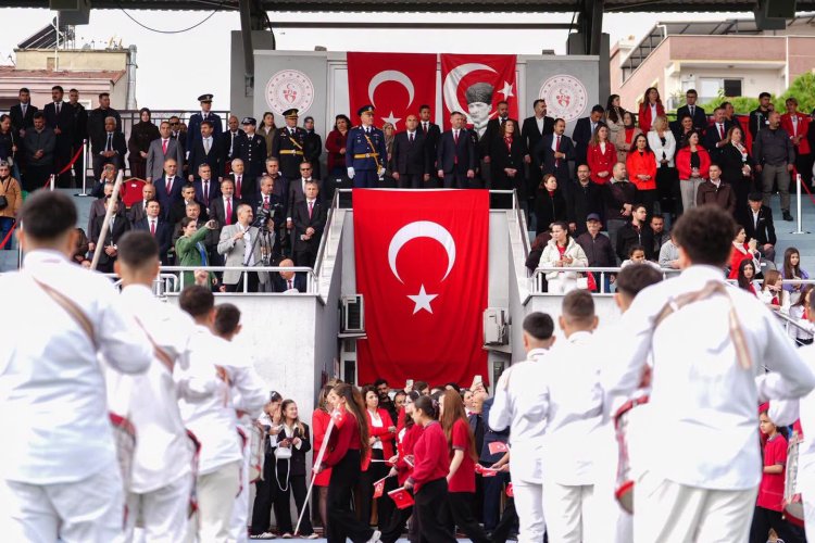 Akhisar’da Cumhuriyet Bayramı Coşkusu Şehir Stadı’nda Yaşandı